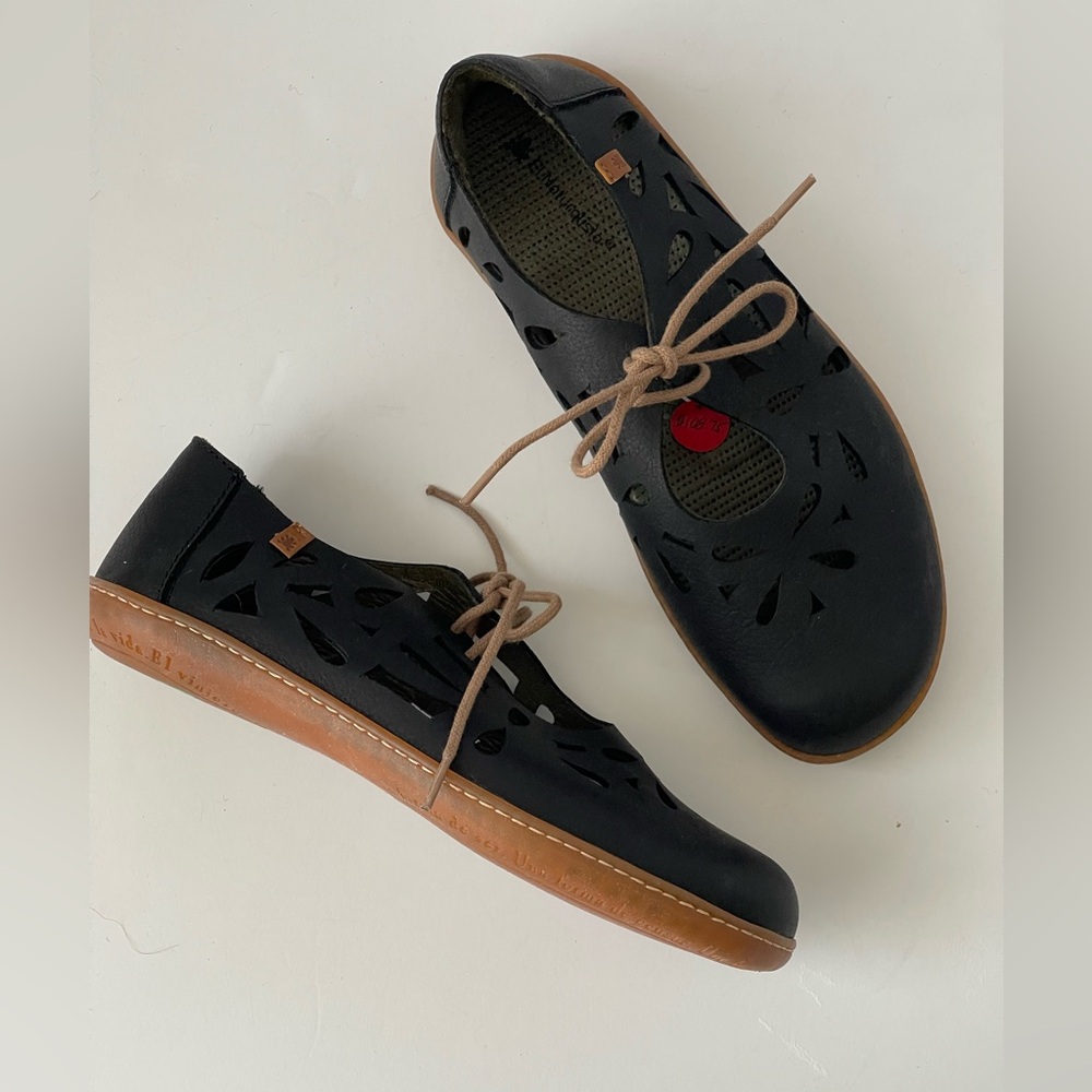Naturalista Dark Navy Eyelet Cutout Mary Jane Flats 37 - Picture 3 of 11